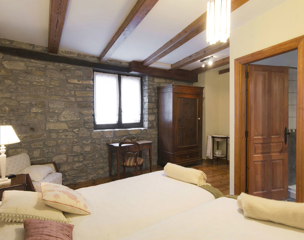 Argonz Etxea Hotel Urzainqui Bagian luar foto